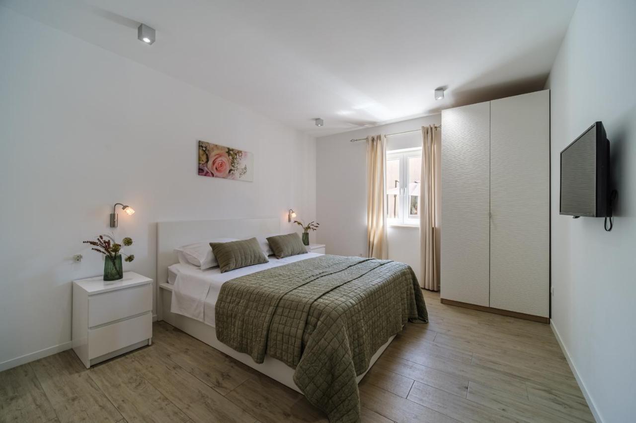 Villa Tm With Private Heated Pool, Poolhouse & Private Garage Milna  Exterior foto