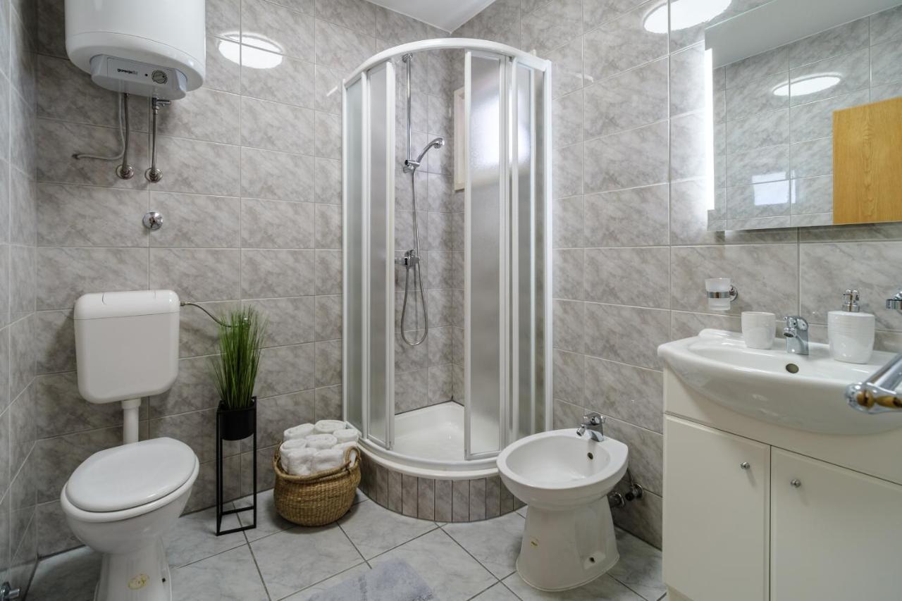 Villa Tm With Private Heated Pool, Poolhouse & Private Garage Milna  Exterior foto