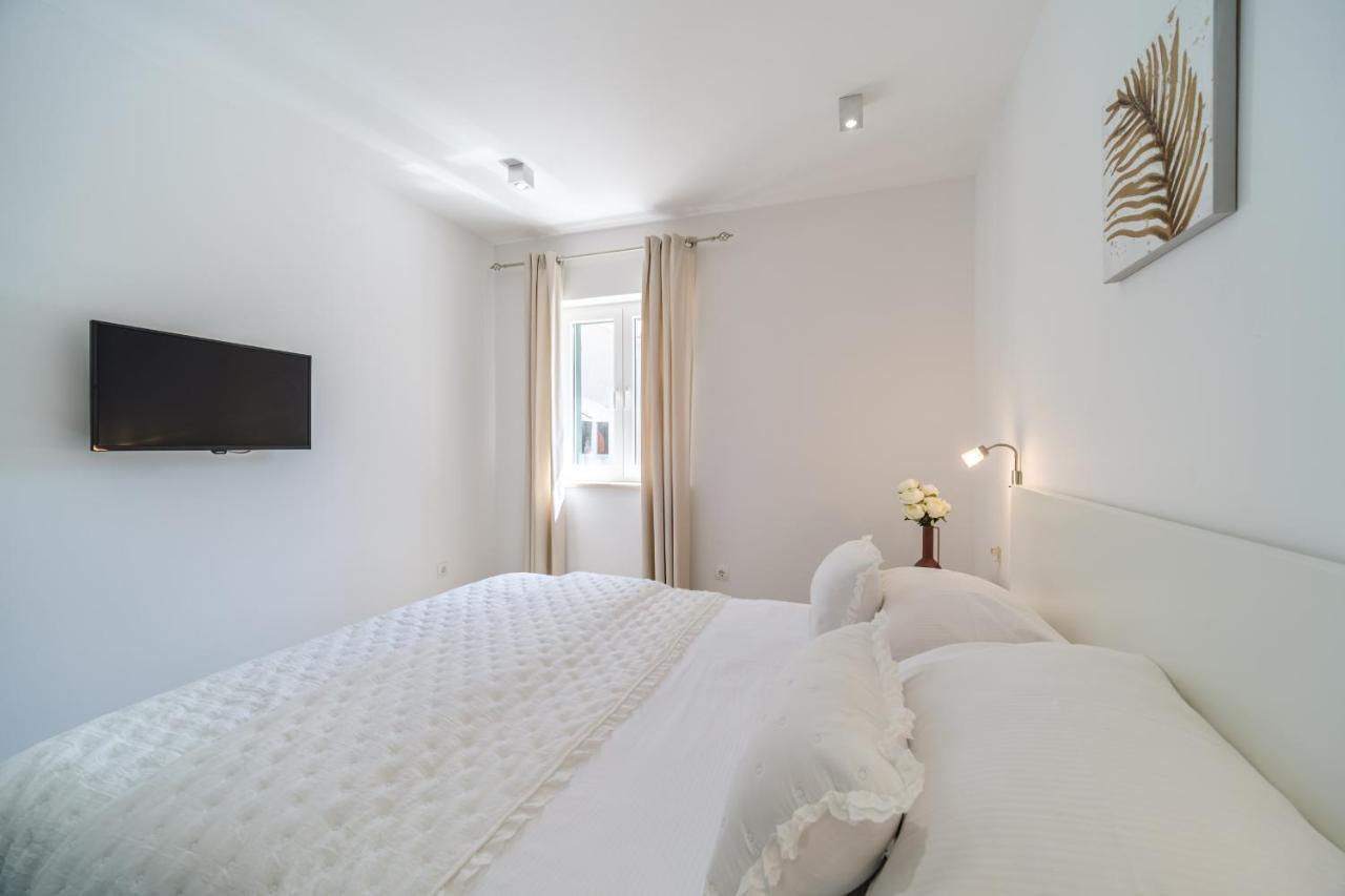 Villa Tm With Private Heated Pool, Poolhouse & Private Garage Milna  Exterior foto