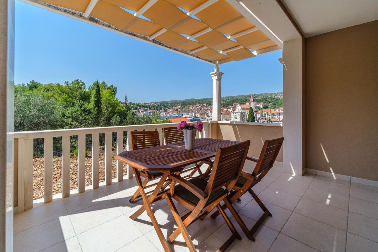 Villa Tm With Private Heated Pool, Poolhouse & Private Garage Milna  Exterior foto