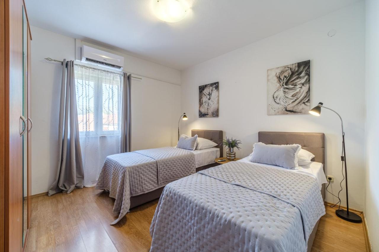Villa Tm With Private Heated Pool, Poolhouse & Private Garage Milna  Exterior foto