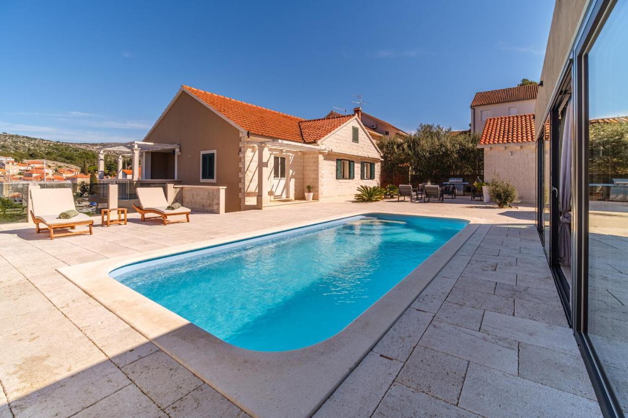 Villa Tm With Private Heated Pool, Poolhouse & Private Garage Milna  Exterior foto