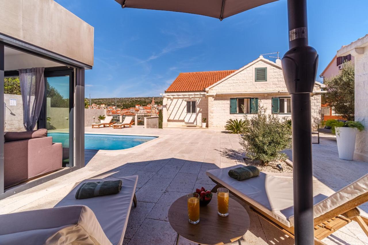 Villa Tm With Private Heated Pool, Poolhouse & Private Garage Milna  Exterior foto