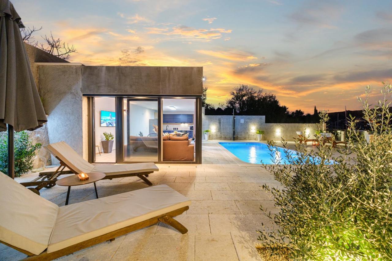 Villa Tm With Private Heated Pool, Poolhouse & Private Garage Milna  Exterior foto