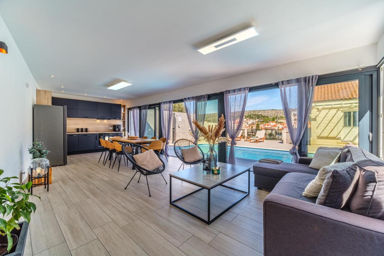 Villa Tm With Private Heated Pool, Poolhouse & Private Garage Milna  Exterior foto