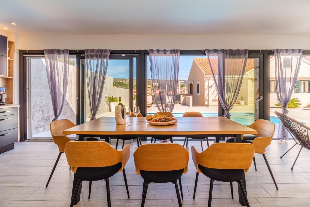 Villa Tm With Private Heated Pool, Poolhouse & Private Garage Milna  Exterior foto