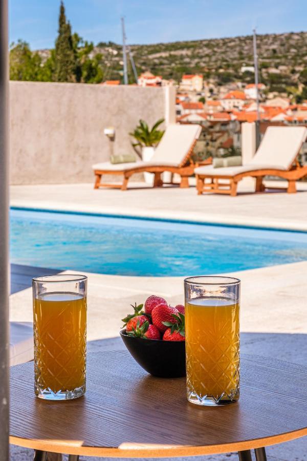Villa Tm With Private Heated Pool, Poolhouse & Private Garage Milna  Exterior foto